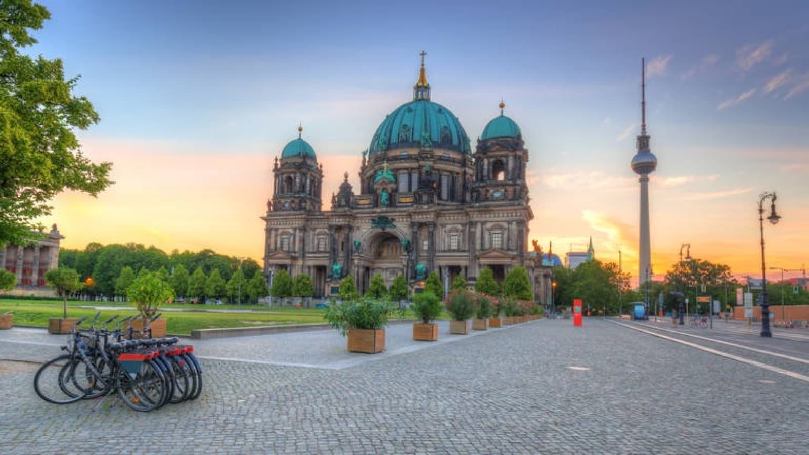 Berlin City Trip with Evening Sightseeing Bus Tour foto 1