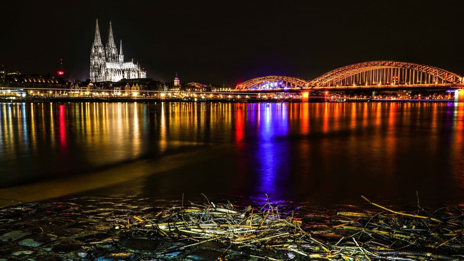 Cologne city trip including Virtual Reality Time Travel Ticket foto 2