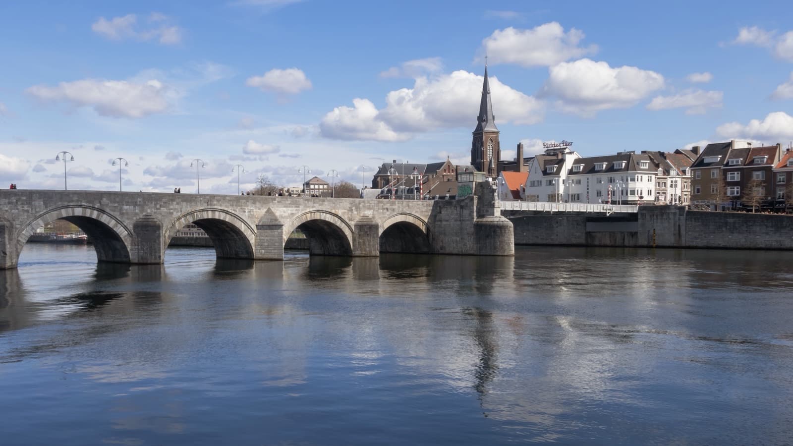Maastricht City Trip with Pub Crawl foto 2